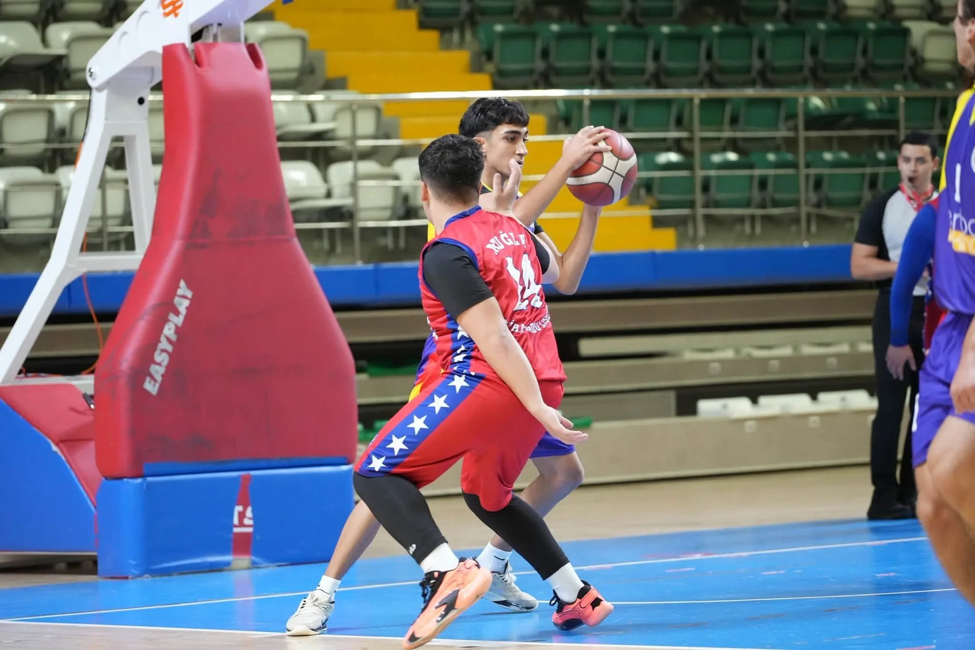 Muğla’da Genç Basketbolcular İlçe Birinciliği İçin Parkeye Çıktı